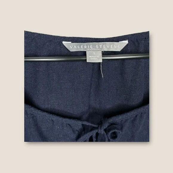 Valerie Steven’s Linen Blend Keyhole Front Top Size Small - Picture 4 of 5